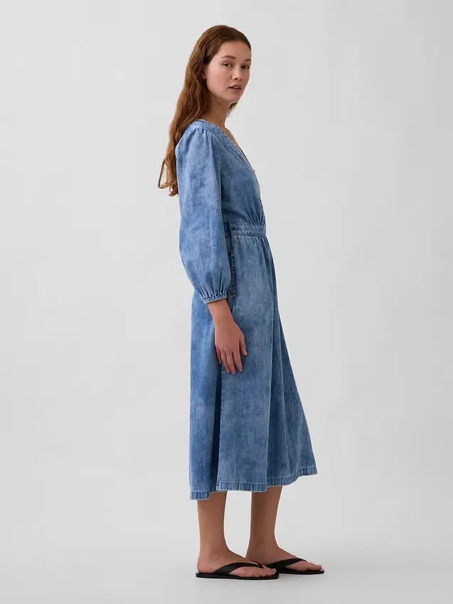 Midi-kjole i denim med lappet midje