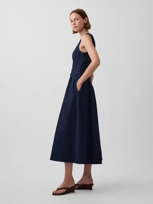 Midi-kjole i denim med lav midje