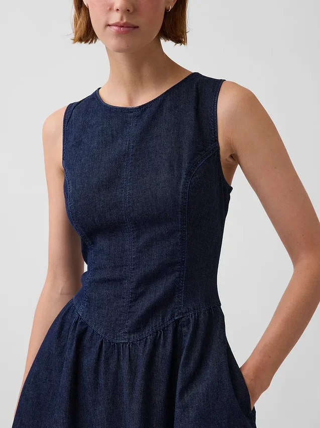 Midi-kjole i denim med lav midje