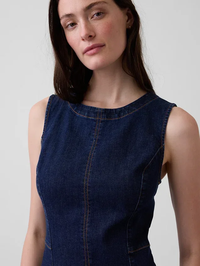 Midi-kjole i denim med tettsittende passform