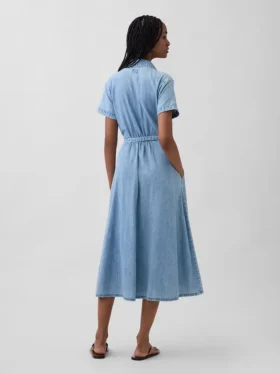 Midi-skjortekjole i denim med snøring i livet