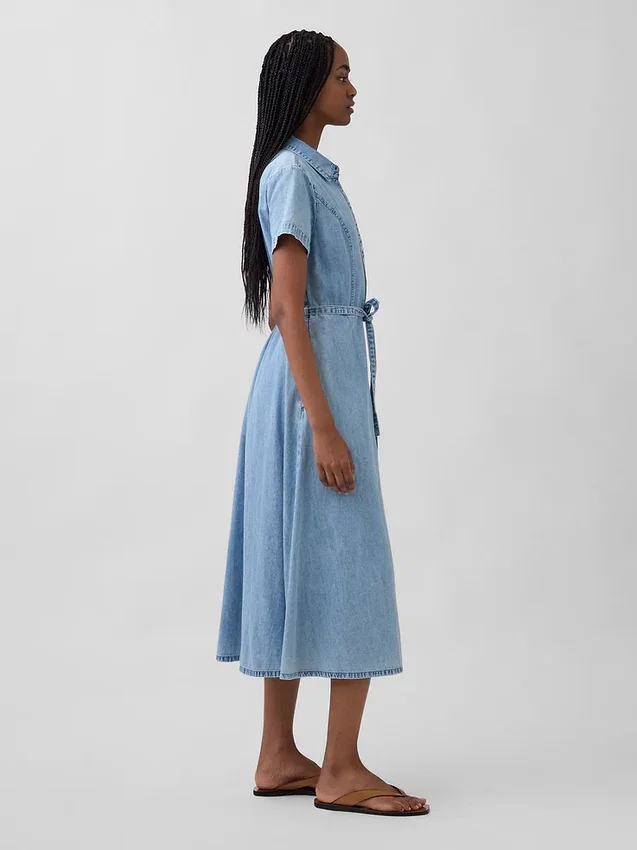 Midi-skjortekjole i denim med snøring i livet