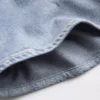 Midt høye, trykte shorts i strikket denim