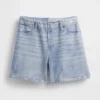 Midt høye, trykte shorts i strikket denim