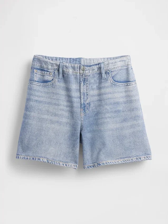Midt høye, trykte shorts i strikket denim