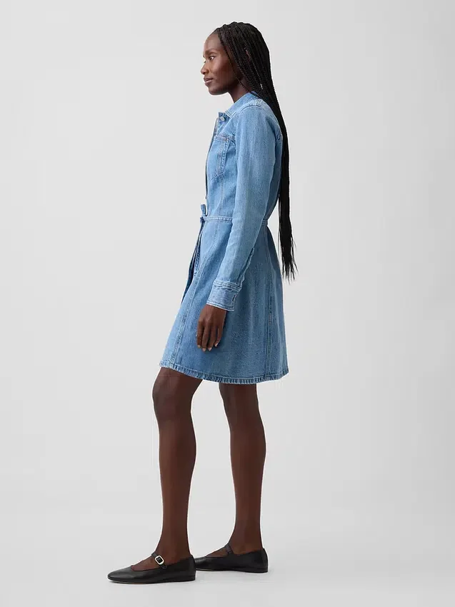 Mini-kjole i denim med knapper foran