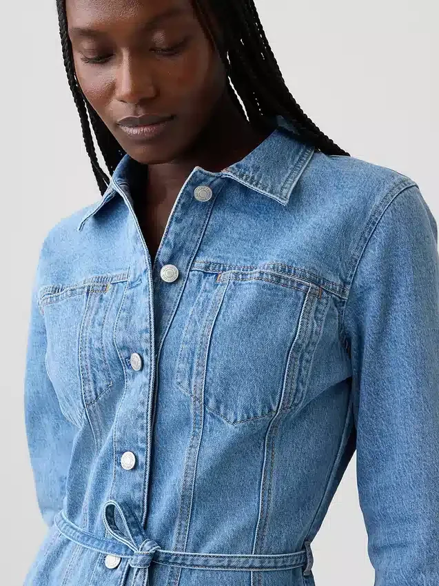 Mini-kjole i denim med knapper foran