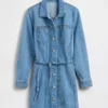 Mini-kjole i denim med knapper foran