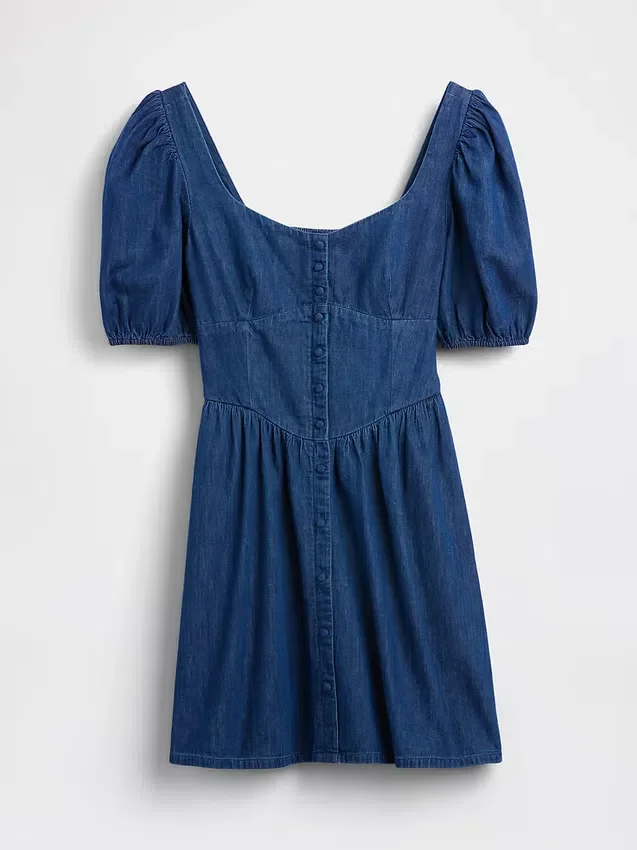 Mini-kjole i denim med puffermmer og hjerteutringning