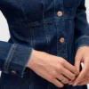 Mini-kjole i plissert denim