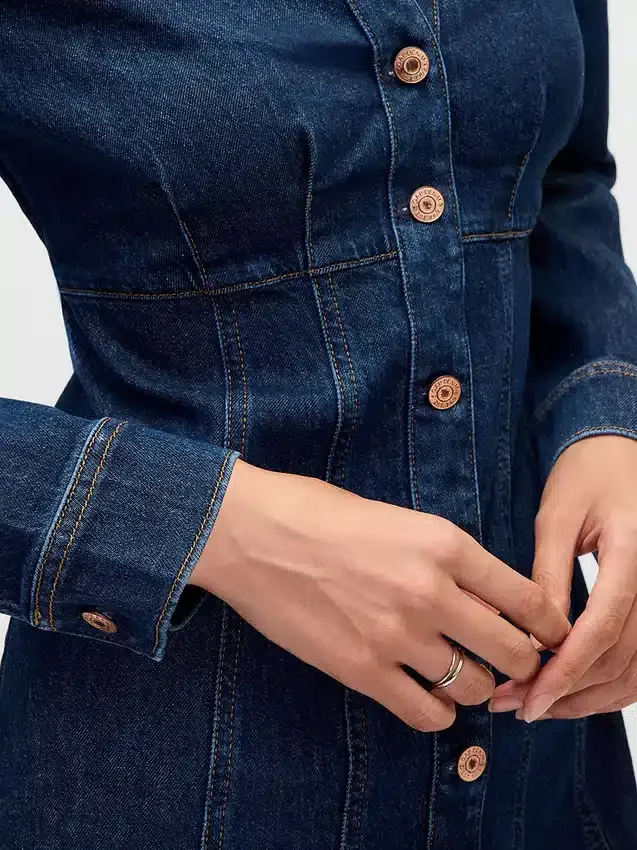 Mini-kjole i plissert denim