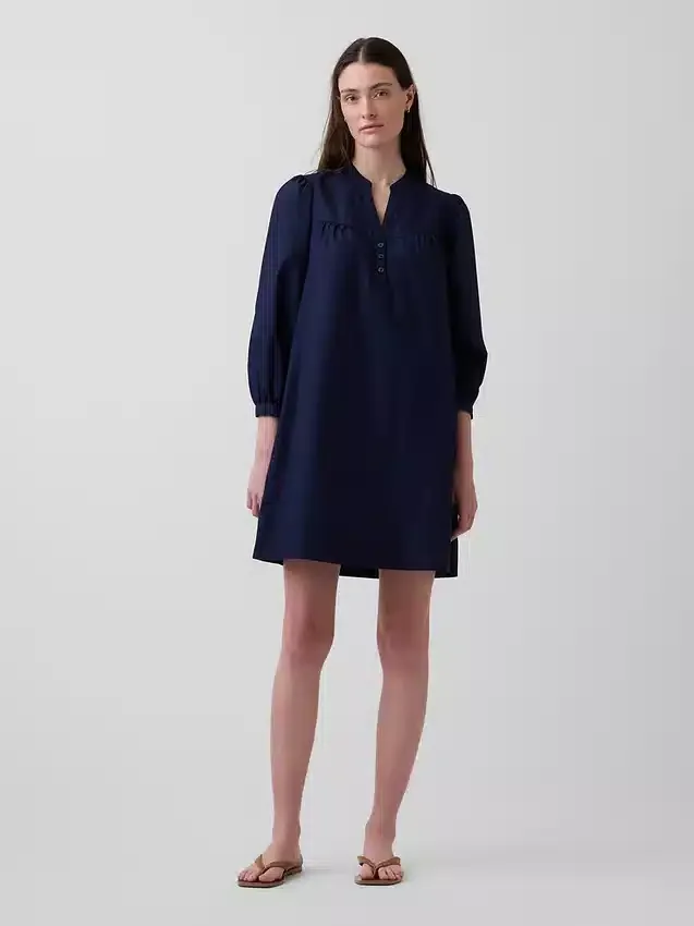 Mini-kjole i poplin med Henley-hals
