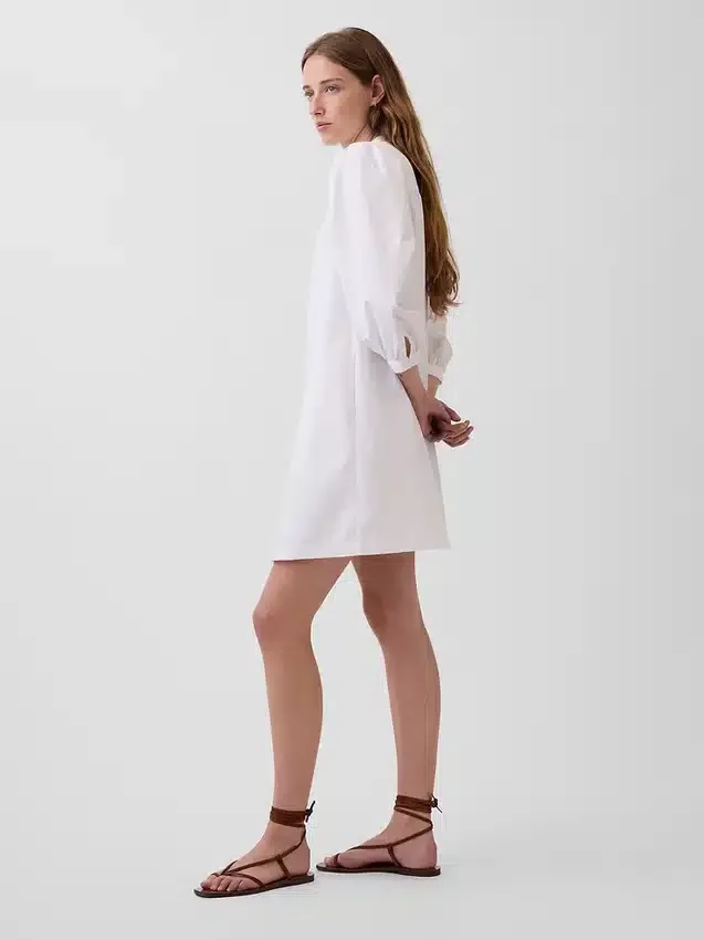 Mini-kjole i poplin med Henley-hals