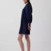 Mini-kjole i poplin med Henley-hals