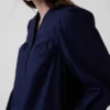 Mini-kjole i poplin med Henley-hals