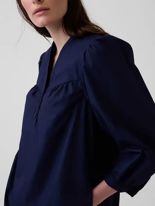 Mini-kjole i poplin med Henley-hals