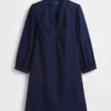 Mini-kjole i poplin med Henley-hals