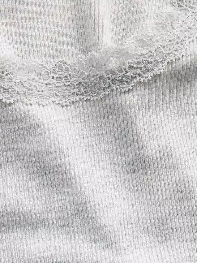 Mini ribbet pyjamas-tanktop med blonderkant