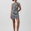 Mini-shiftkjole i gingham-denim
