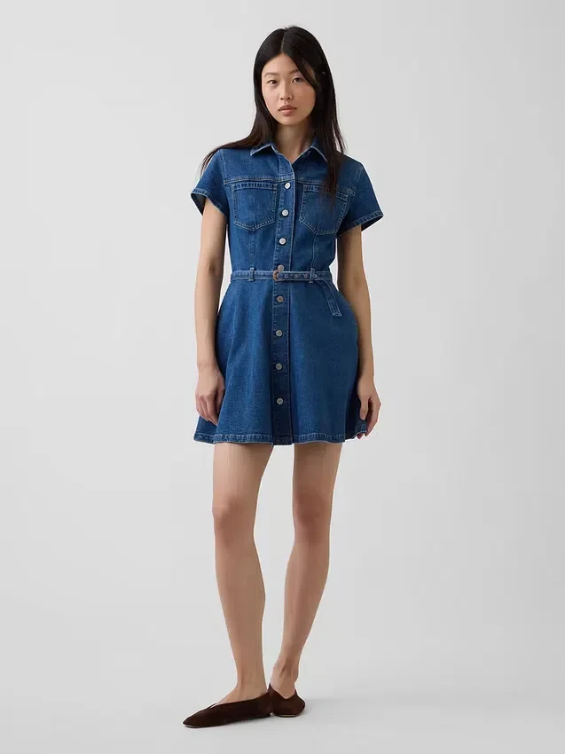 Mini-skjortekjole i denim med belte