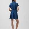 Mini-skjortekjole i denim med belte