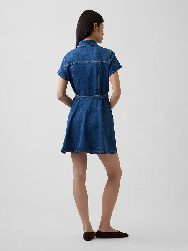 Mini-skjortekjole i denim med belte