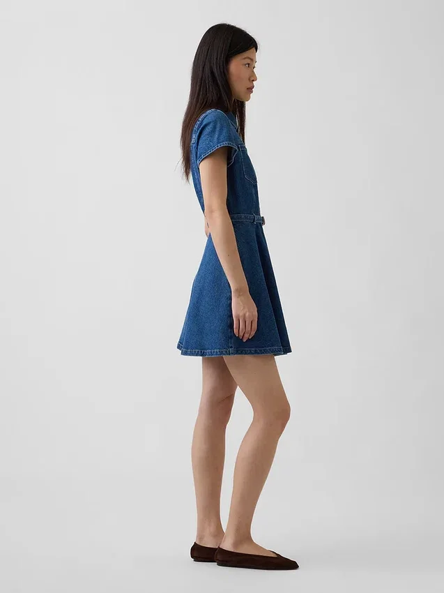 Mini-skjortekjole i denim med belte