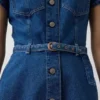 Mini-skjortekjole i denim med belte
