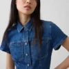 Mini-skjortekjole i denim med belte