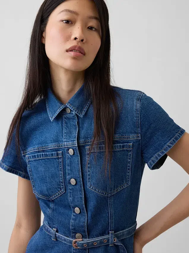 Mini-skjortekjole i denim med belte