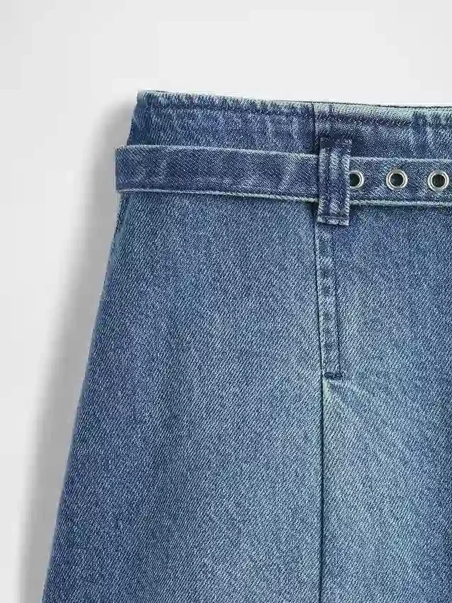 Mini-skjørt i denim med belte