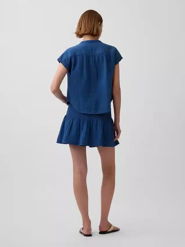 Mini-skort i bomullsgasdenim med smocket midje