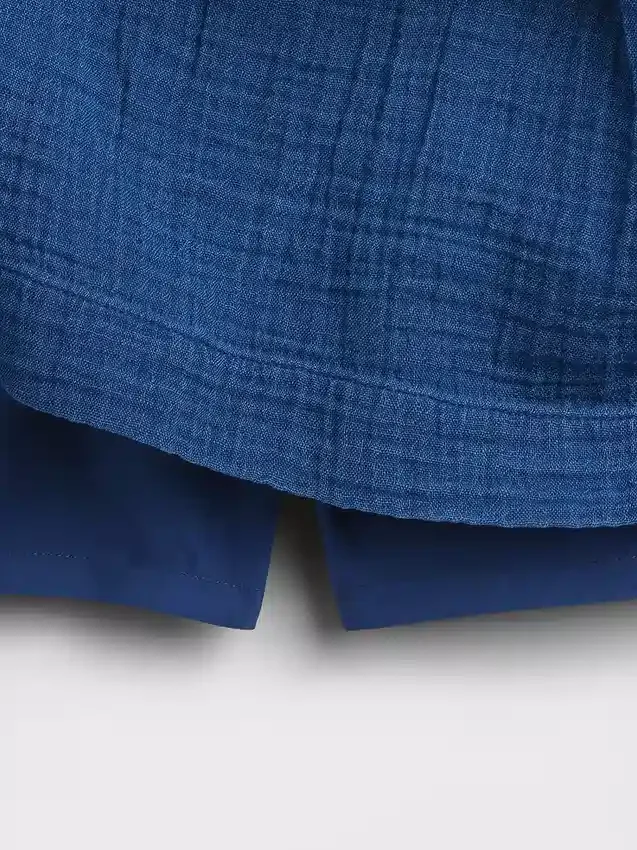 Mini-skort i bomullsgasdenim med smocket midje