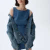 Minikjole i denim med båthals og åpen rygg