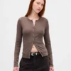 Moderne cardigan med rund hals