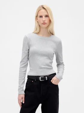 Moderne kort T-skjorte