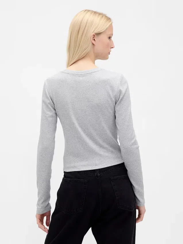 Moderne kort T-skjorte