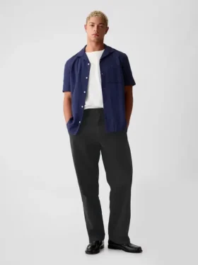 Moderne, løse khakibukser i 90-tallsstil