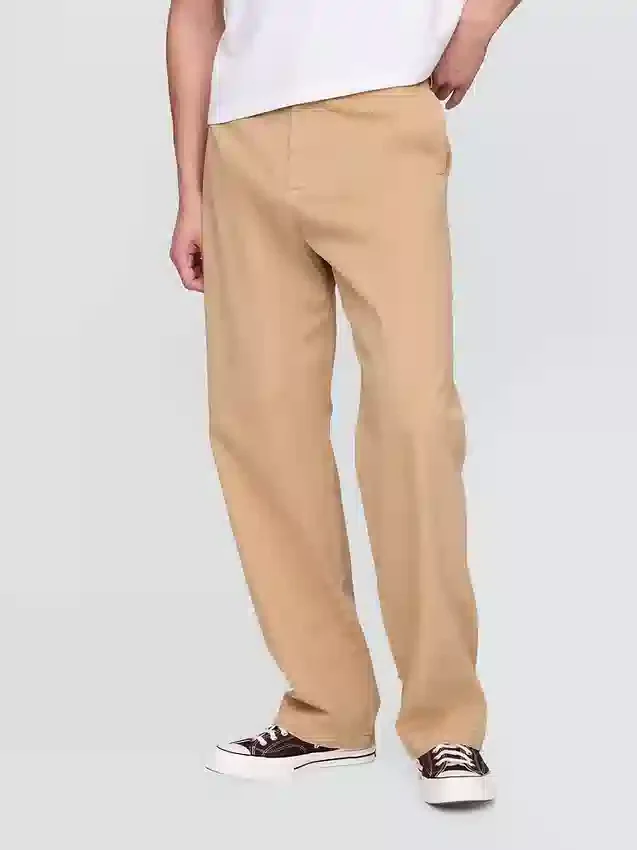Moderne, løse khakibukser i 90-tallsstil