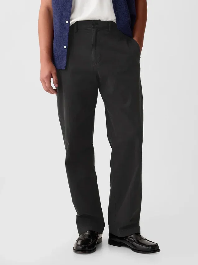 Moderne, løse khakibukser i 90-tallsstil