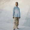 Moderne, løse khakibukser i 90-tallsstil