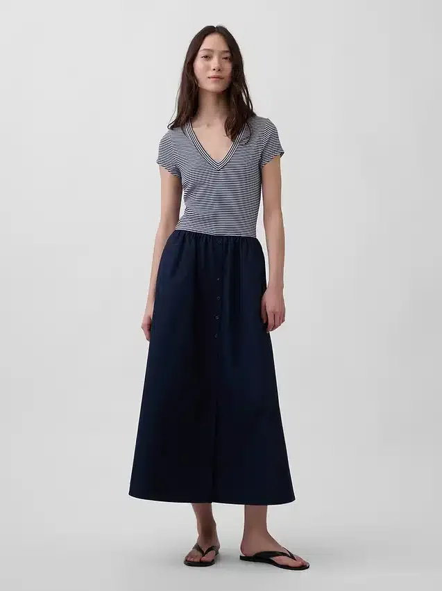 Moderne maxi-kjole i blandede materialer