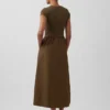 Moderne maxi-kjole i blandede materialer
