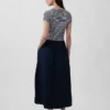 Moderne maxi-kjole i blandede materialer