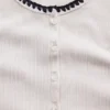 Moderne ribbet T-skjorte med knapper foran