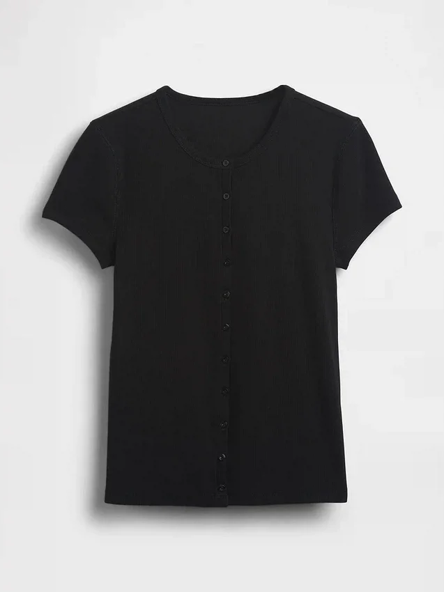 Moderne ribbet T-skjorte med knapper foran