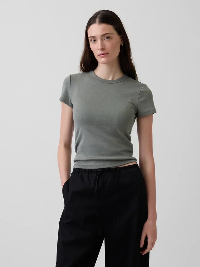 Moderne T-skjorte med rund hals
