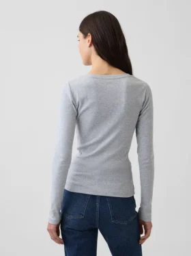 Moderne T-skjorte med rund hals