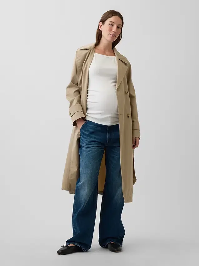 Moderne tank-top med forklehals for mammaklær