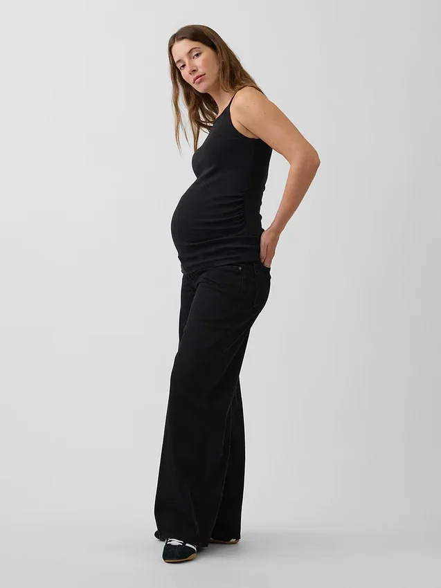 Moderne tank-top med forklehals for mammaklær